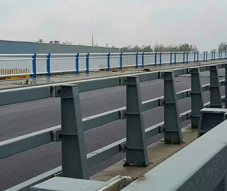 金属桥梁河道护栏最新防锈工艺