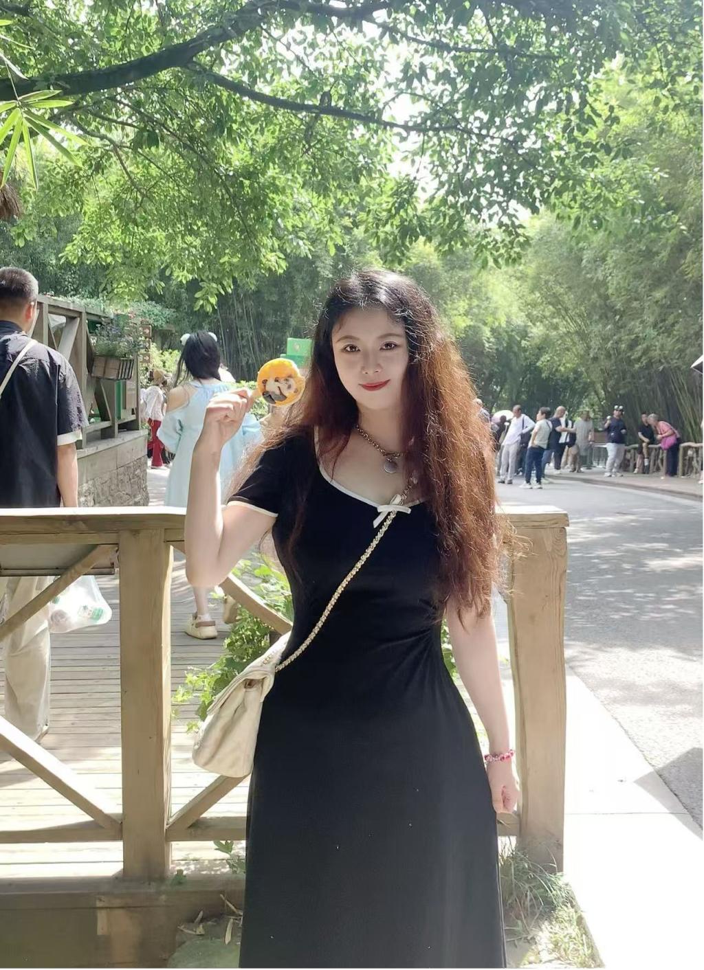 教师：薛冰心