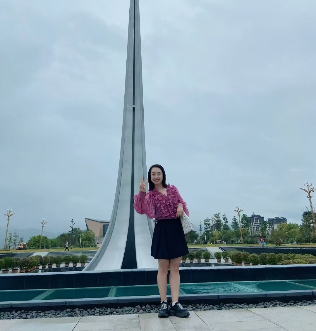 教师：魏芸云